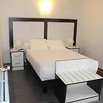Etang Des Reynats Hotel