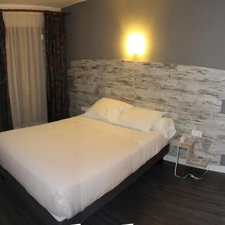 Hotel Etang Des Reynats 2*