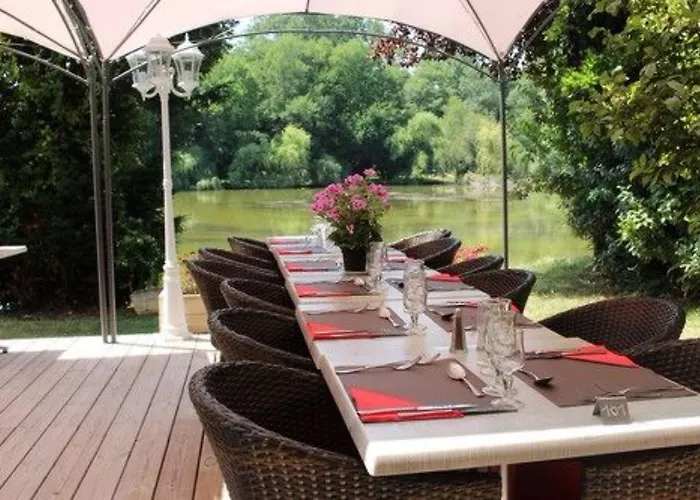 Etang Des Reynats Hotel